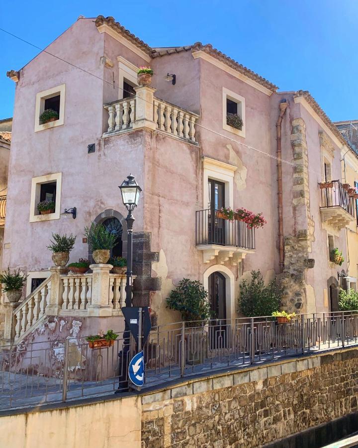 B&B Santapau Charme Living Licodia Eubea 外观 照片